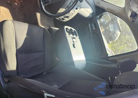 2010 Chevrolet Suburban 1500 Ls z USA, uszkodzony, nr VIN 1GNUKHE32AR291666